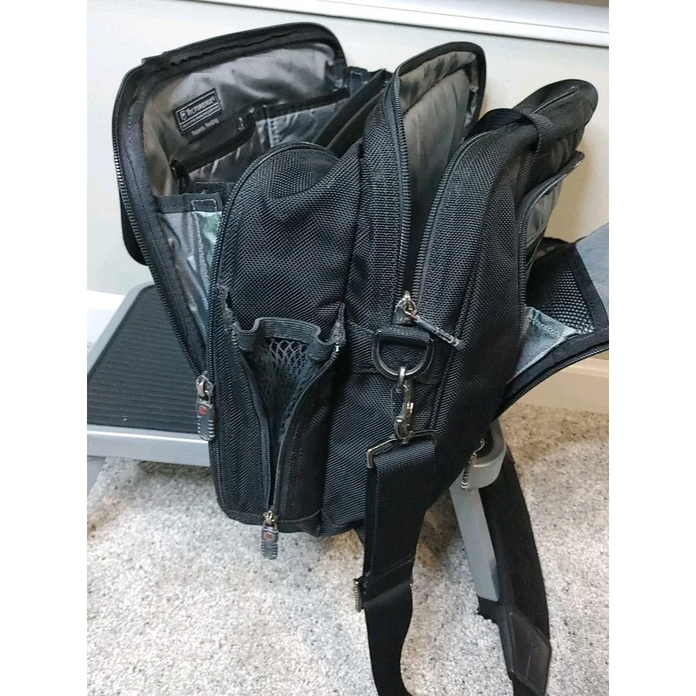 Victorinox Black Expandable Business Laptop Bag Briefcase Zippered Trolly Tactic